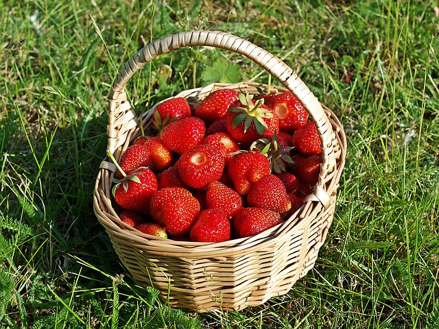 strawberries-1344244_640